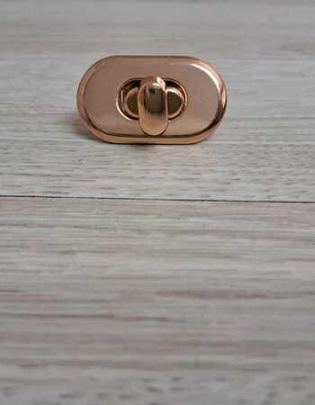 imagem Fecho de Metal Oval Dourado 